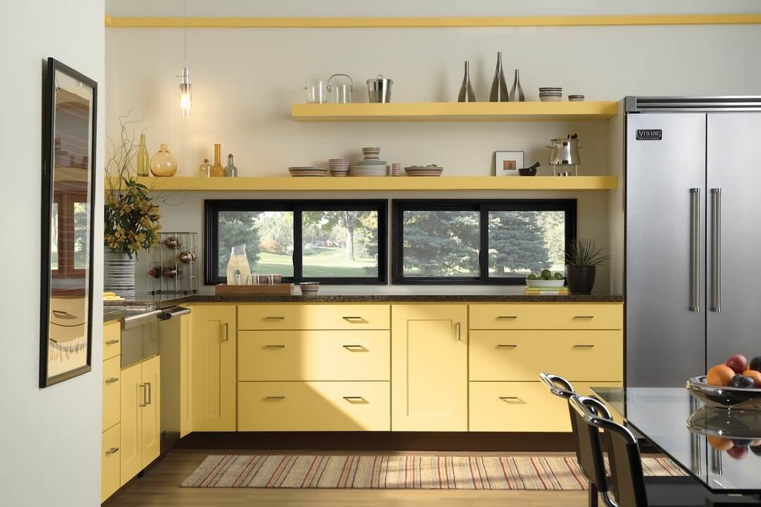 Бледно-желтый кухонный гарнитур