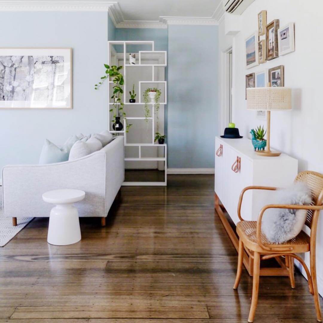 Древесно-голубой дизайн комнаты