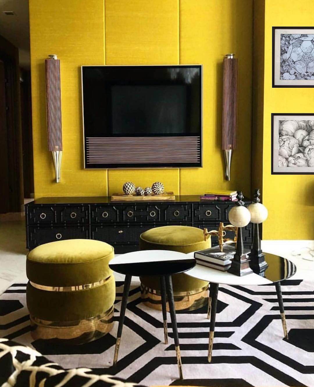 Желто-черный дизайн комнаты