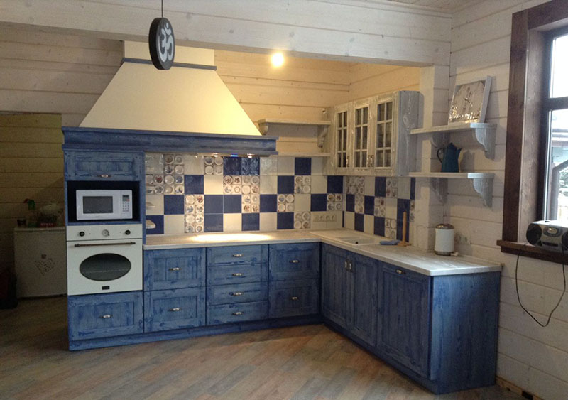 Синий цвет и оттенки синего в интерьере кухни