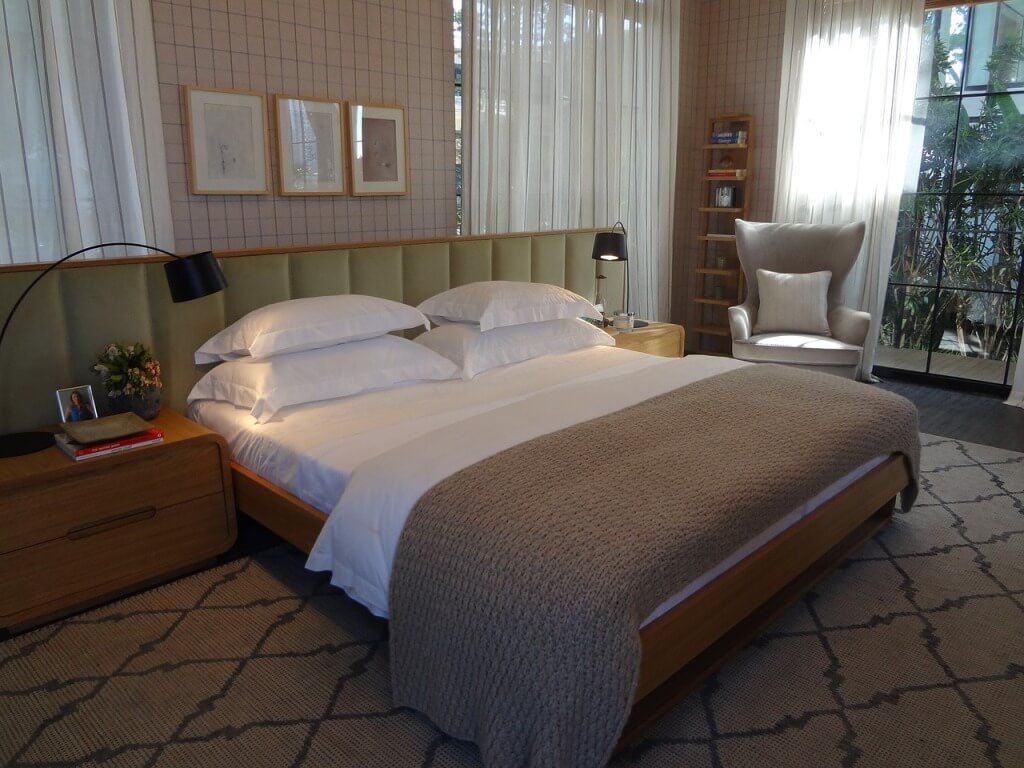 уютная спальня в современном стиле