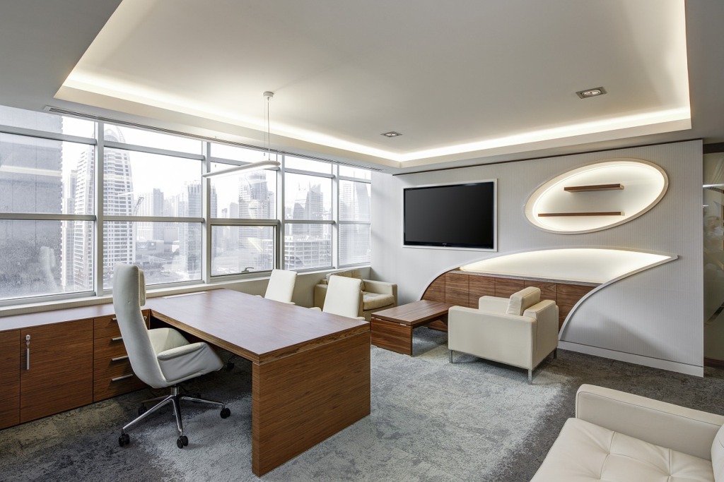 Интерьер кабинета в современном стиле в светлых тонах