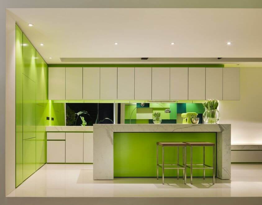 кухня зеленого цвета