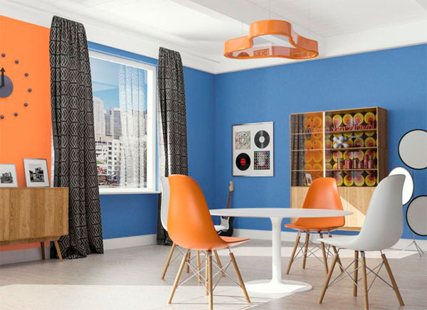 Синий и оранжевый в стильном сочетании для комнаты