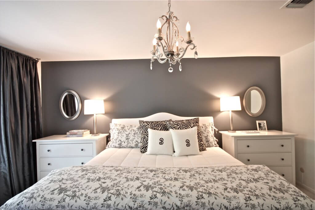 Спальня в скандинавском стиле со светлой мебелью