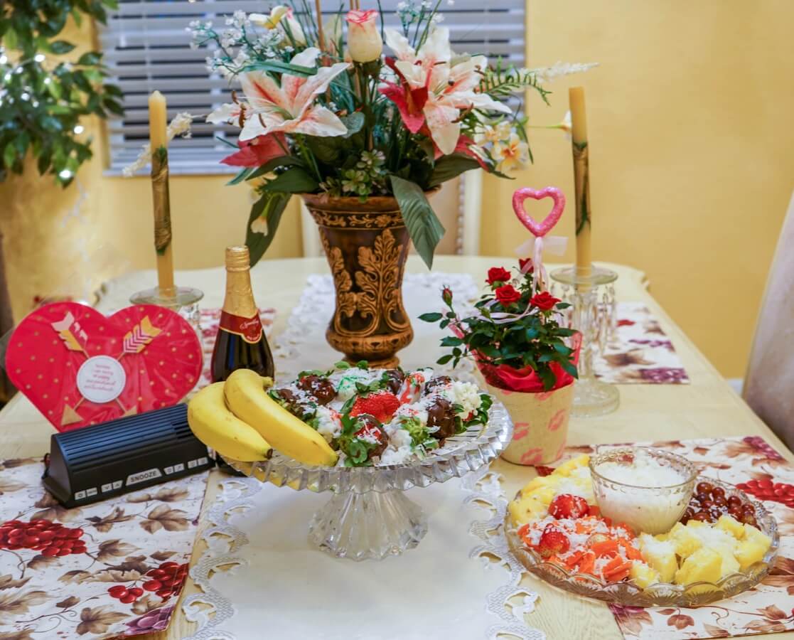 Украшение стола день Святого Валентина